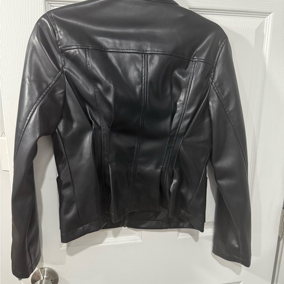 Zara Women's Black Leather Jacket - Picture 4 of 7